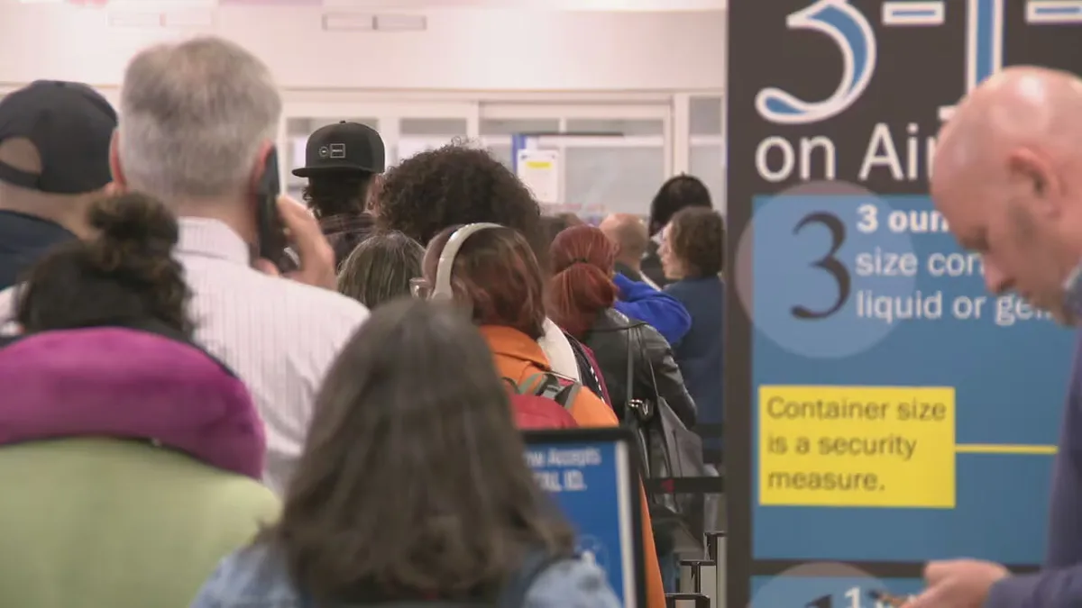 Long TSA security lines at Atlanta airport